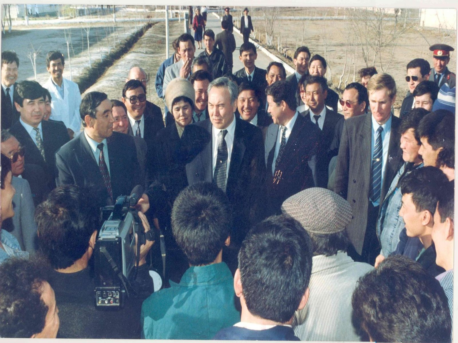 Визит Н.Назарбаева на месторождение Кумколь.1995г_23